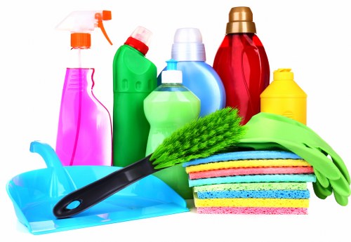 Customer raising a carpet cleaning complaint with service notes and review process