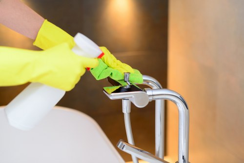 Professional hard floor cleaning in SW5 for polished interior floors